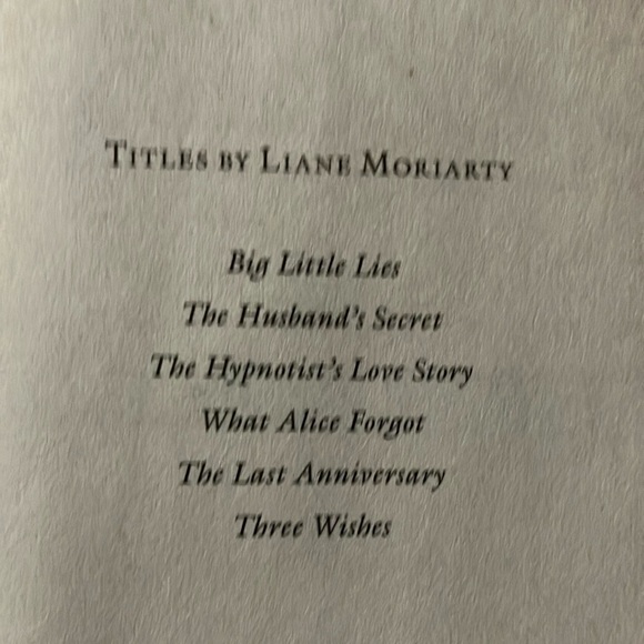 Book The Husband's Secret by Liane Moriarty - Picture 3 of 9